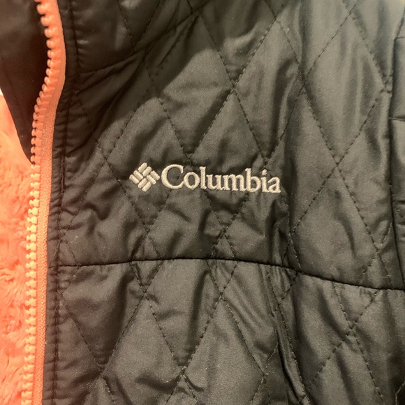 Columbia plush jacket, black and lights neon pinkk fur lined with hood. Size xxs - Picture 5 of 5